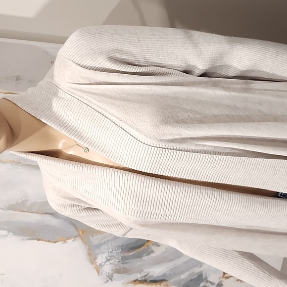 NEW LULULEMON - Picture 3 of 9